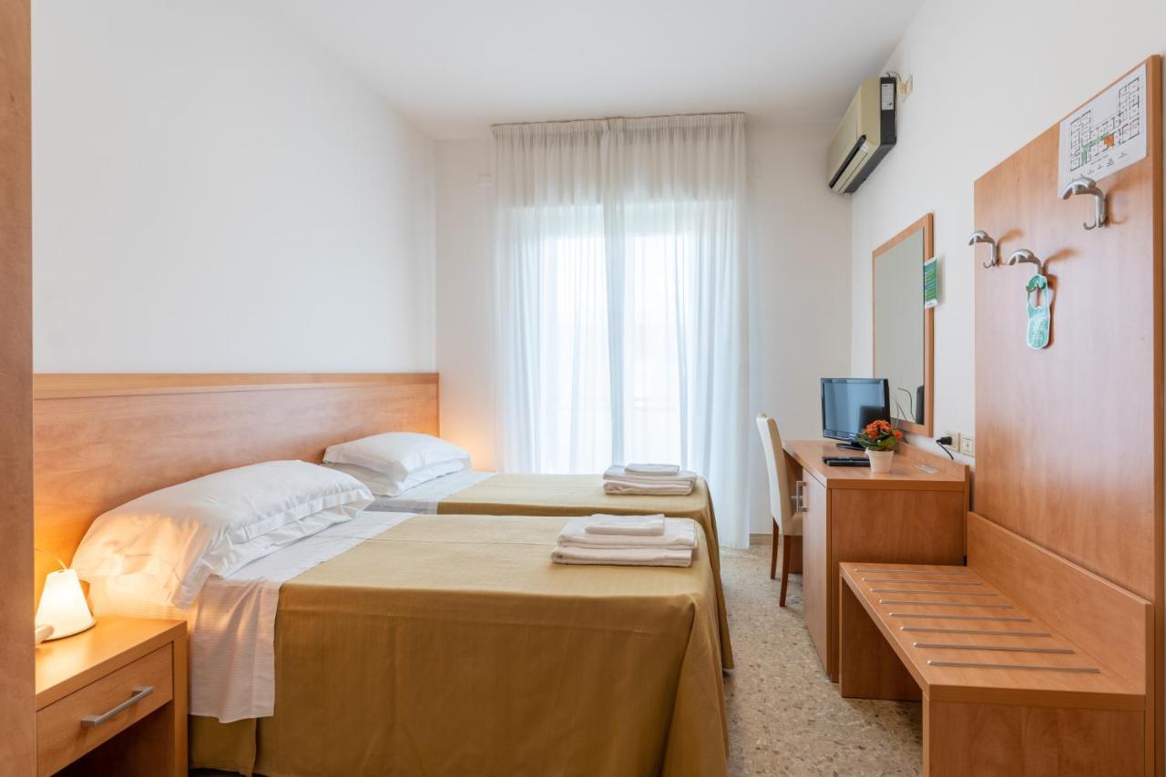 Hotel La Pineta Pineto Exteriör bild